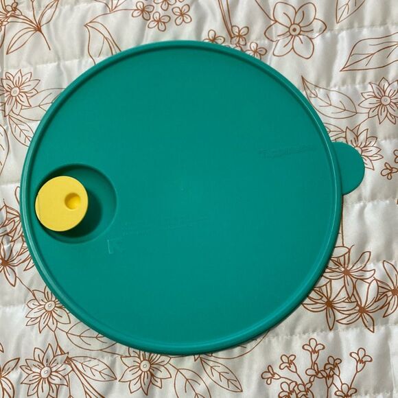 Tupperware Other - Tupperware 10" Crystal Wave Green Replacement Vented Lid No.2651 (K33)